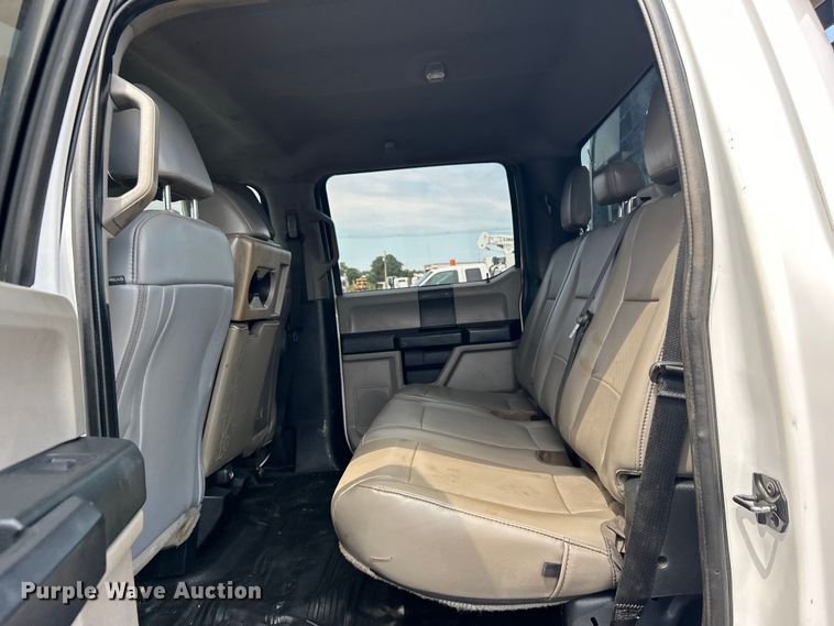 image for item EG0925 2020 Ford F550 Super Duty Crew Cab flatbed truck