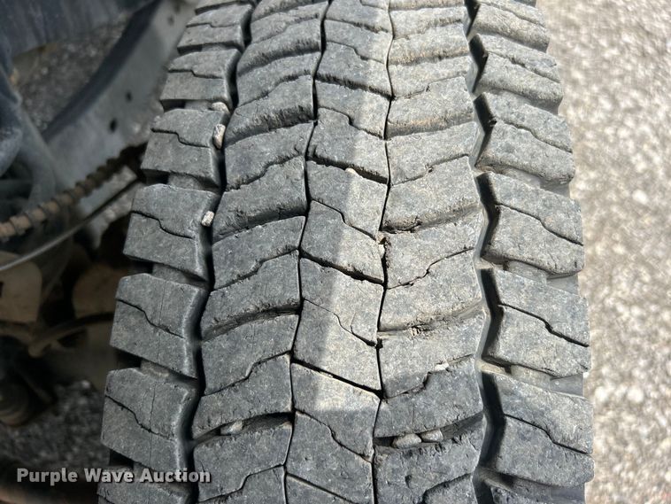 image for item EG0925 2020 Ford F550 Super Duty Crew Cab flatbed truck