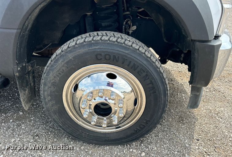 image for item EG0925 2020 Ford F550 Super Duty Crew Cab flatbed truck