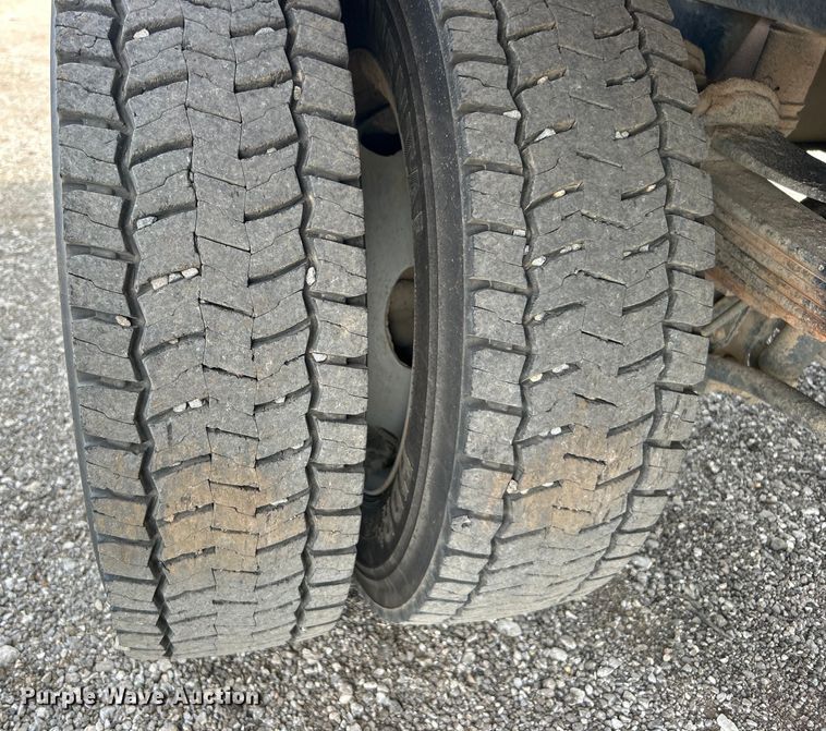 image for item EG0925 2020 Ford F550 Super Duty Crew Cab flatbed truck