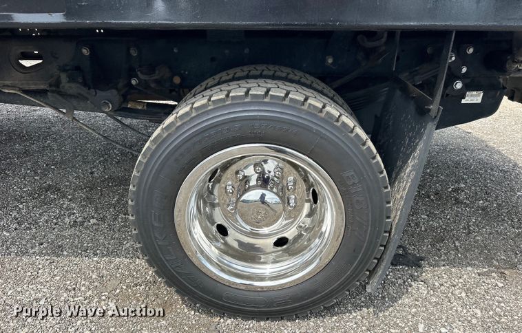 image for item EG0925 2020 Ford F550 Super Duty Crew Cab flatbed truck