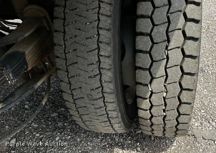 image for item EG0925 2020 Ford F550 Super Duty Crew Cab flatbed truck