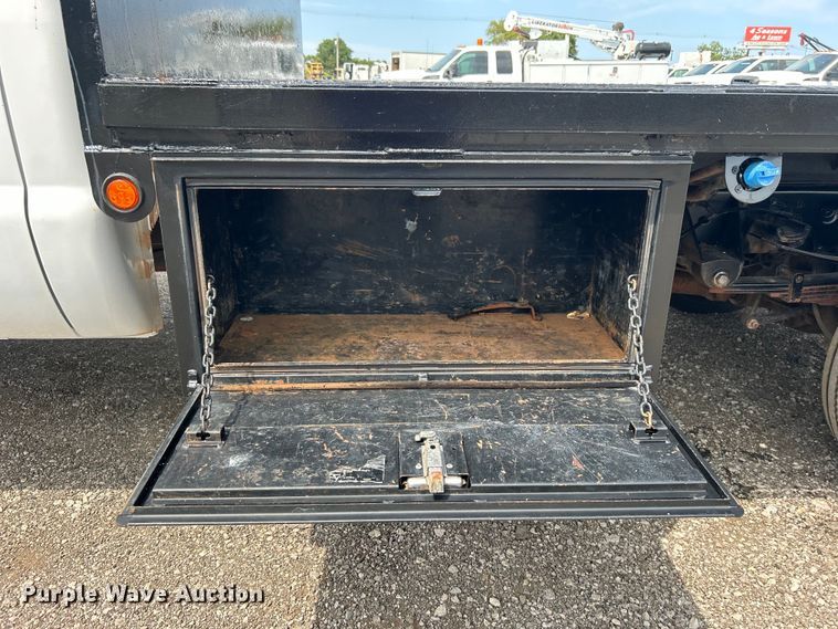 image for item EG0926 2013 Ford F550 Super Duty Crew Cab flatbed truck