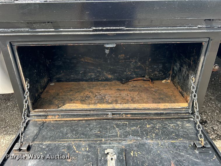 image for item EG0926 2013 Ford F550 Super Duty Crew Cab flatbed truck