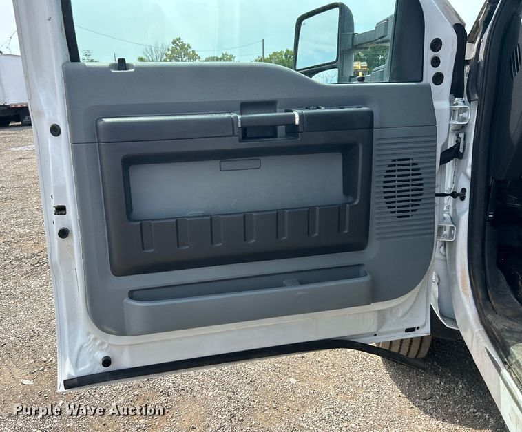 image for item EG0926 2013 Ford F550 Super Duty Crew Cab flatbed truck