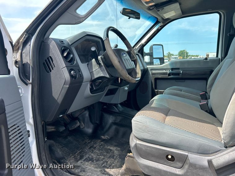 image for item EG0926 2013 Ford F550 Super Duty Crew Cab flatbed truck