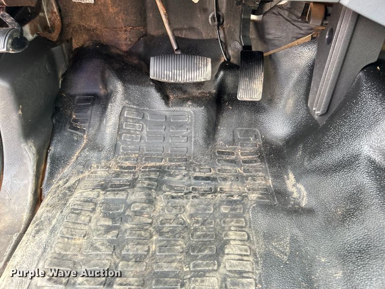 image for item EG0926 2013 Ford F550 Super Duty Crew Cab flatbed truck