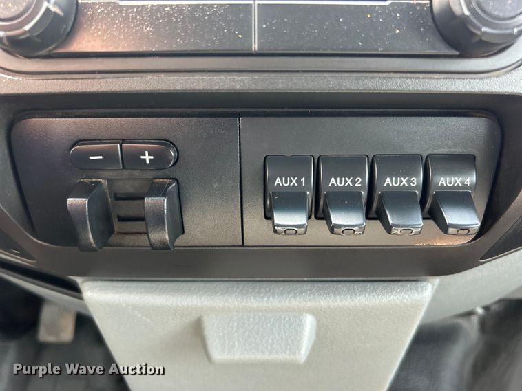 image for item EG0926 2013 Ford F550 Super Duty Crew Cab flatbed truck