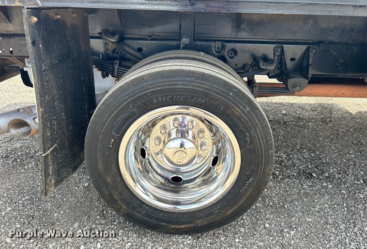 image for item EG0926 2013 Ford F550 Super Duty Crew Cab flatbed truck