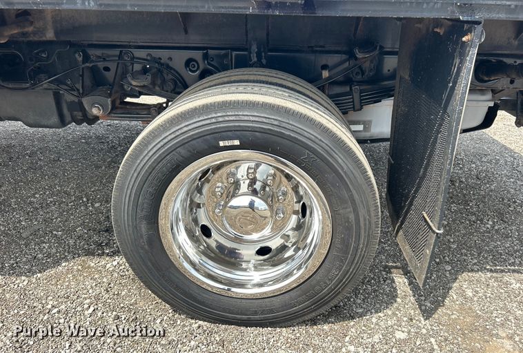 image for item EG0926 2013 Ford F550 Super Duty Crew Cab flatbed truck