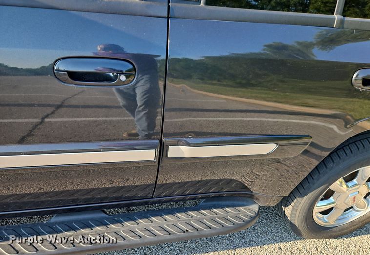 image for item EI8217 2004 GMC Envoy SUV