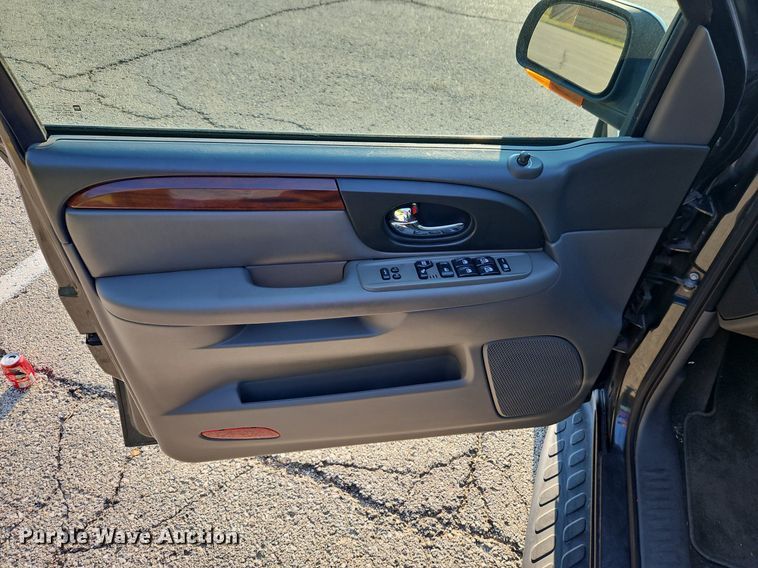 image for item EI8217 2004 GMC Envoy SUV