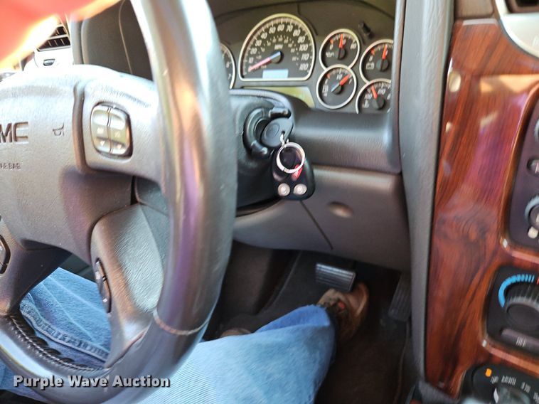 image for item EI8217 2004 GMC Envoy SUV