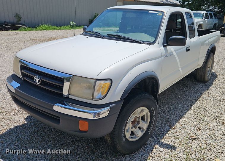 image for item EI8218 1999 Toyota  Tacoma PreRunner XtraCab pickup truck