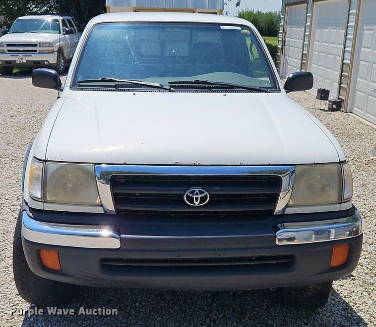 image for item EI8218 1999 Toyota  Tacoma PreRunner XtraCab pickup truck