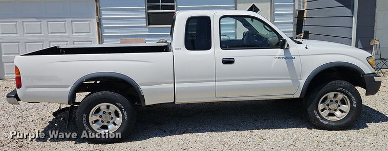 image for item EI8218 1999 Toyota  Tacoma PreRunner XtraCab pickup truck