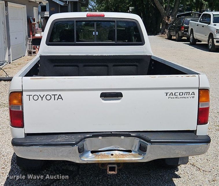 image for item EI8218 1999 Toyota  Tacoma PreRunner XtraCab pickup truck