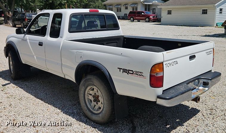 image for item EI8218 1999 Toyota  Tacoma PreRunner XtraCab pickup truck