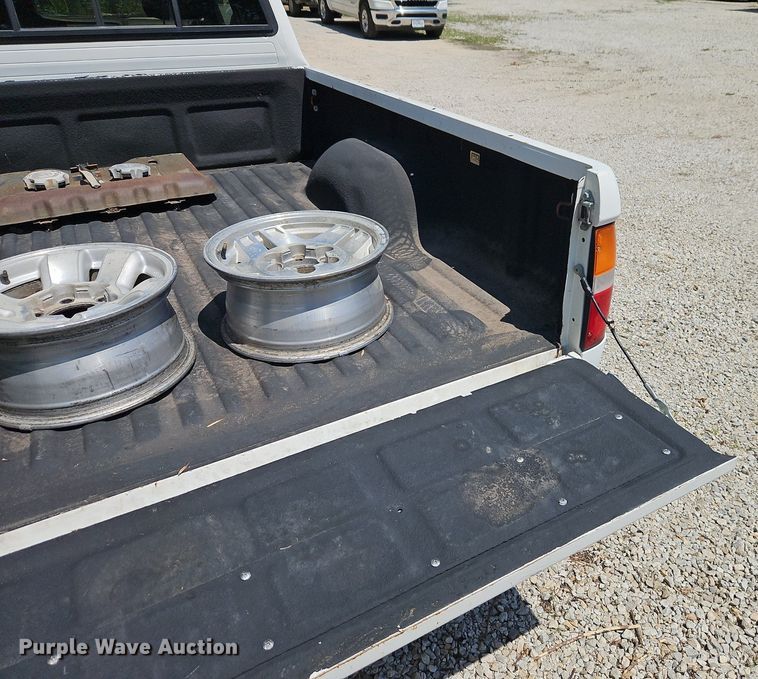 image for item EI8218 1999 Toyota  Tacoma PreRunner XtraCab pickup truck