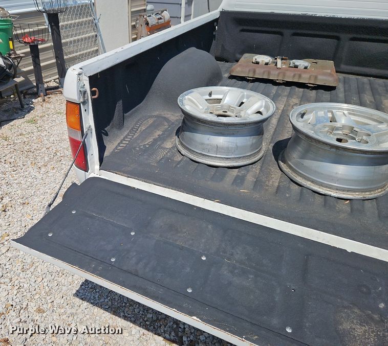 image for item EI8218 1999 Toyota  Tacoma PreRunner XtraCab pickup truck