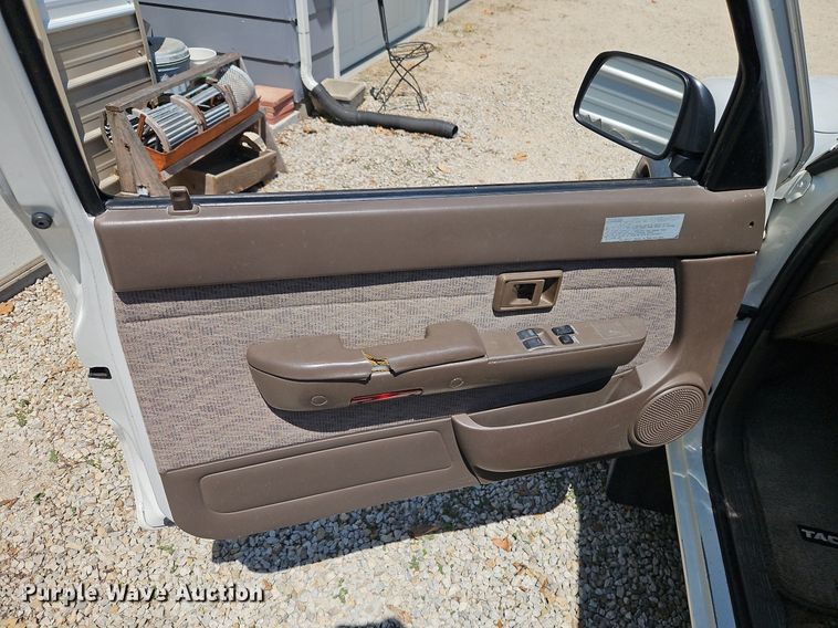 image for item EI8218 1999 Toyota  Tacoma PreRunner XtraCab pickup truck