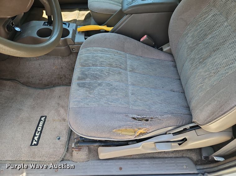 image for item EI8218 1999 Toyota  Tacoma PreRunner XtraCab pickup truck