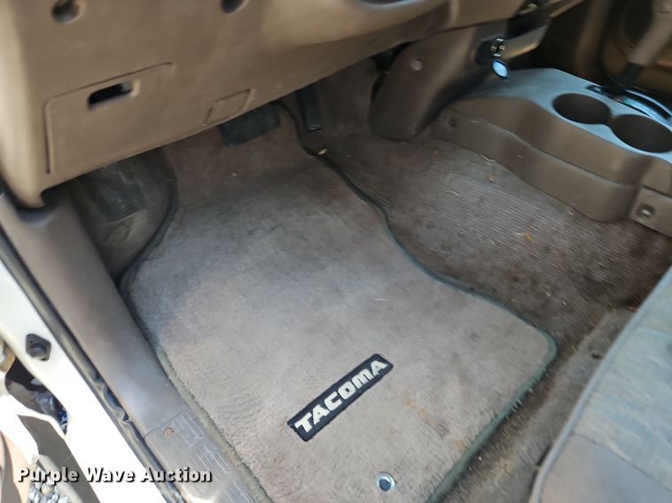 image for item EI8218 1999 Toyota  Tacoma PreRunner XtraCab pickup truck