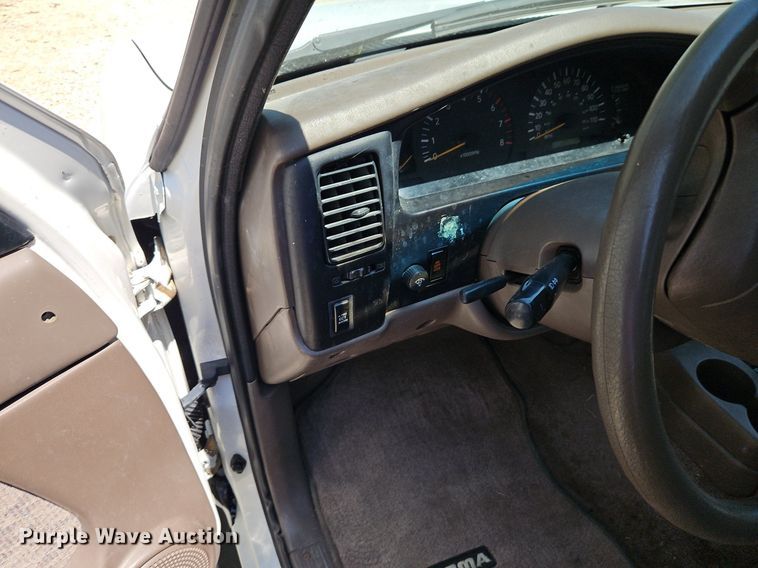 image for item EI8218 1999 Toyota  Tacoma PreRunner XtraCab pickup truck