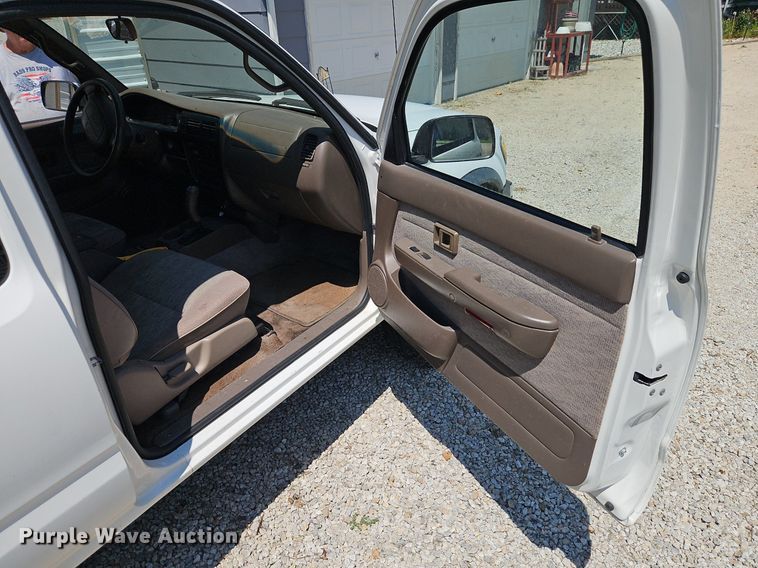 image for item EI8218 1999 Toyota  Tacoma PreRunner XtraCab pickup truck