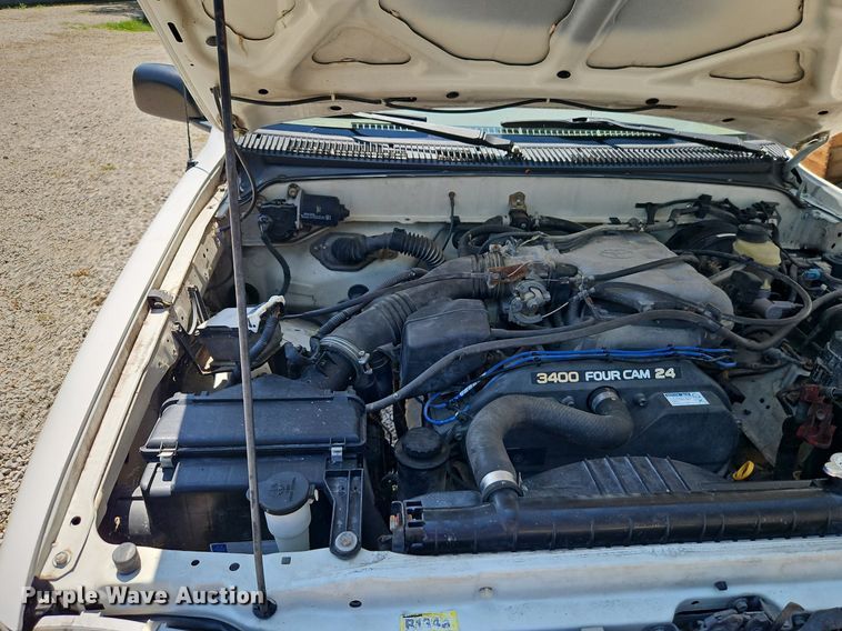 image for item EI8218 1999 Toyota  Tacoma PreRunner XtraCab pickup truck