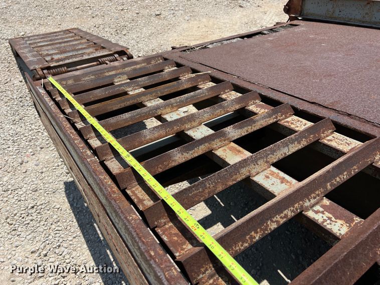 image for item EJ2863 1998 Interstate 40DLA equipment trailer