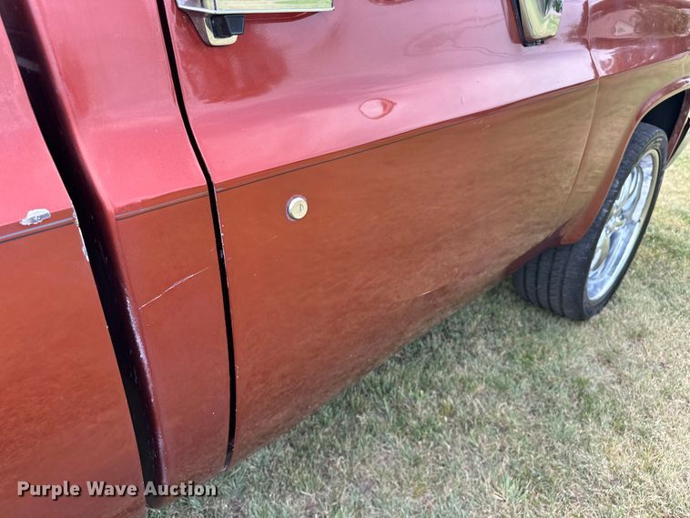 image for item EJ4476 1986 Chevrolet  C10 pickup truck