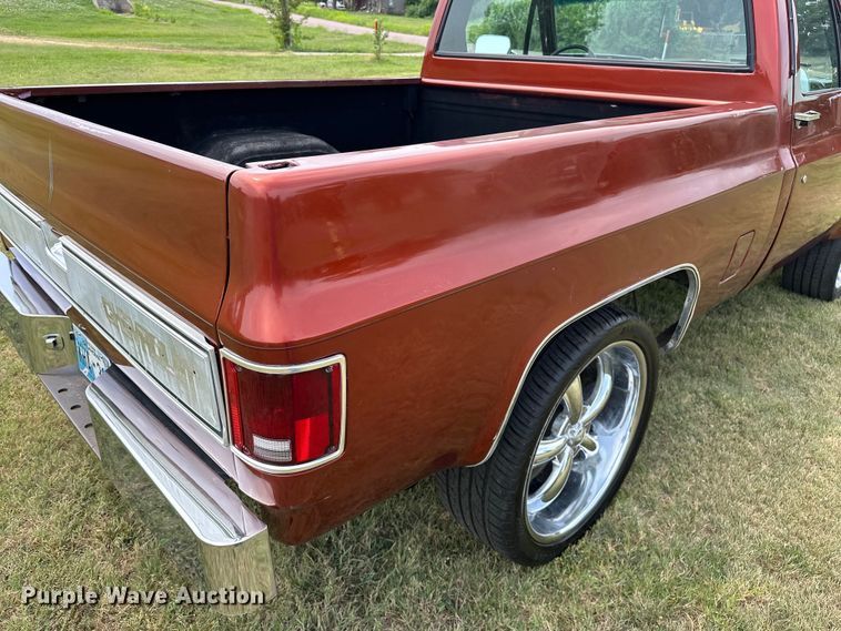 image for item EJ4476 1986 Chevrolet  C10 pickup truck