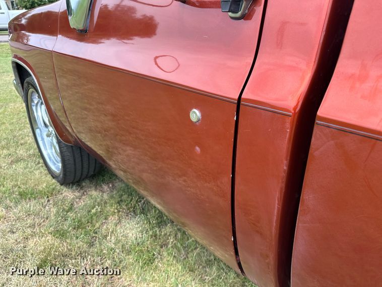 image for item EJ4476 1986 Chevrolet  C10 pickup truck