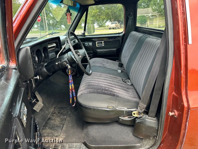 image for item EJ4476 1986 Chevrolet  C10 pickup truck