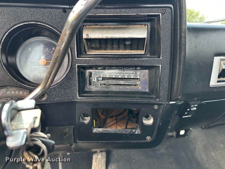 image for item EJ4476 1986 Chevrolet  C10 pickup truck