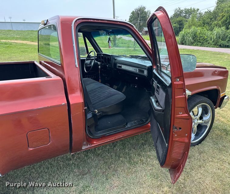 image for item EJ4476 1986 Chevrolet  C10 pickup truck