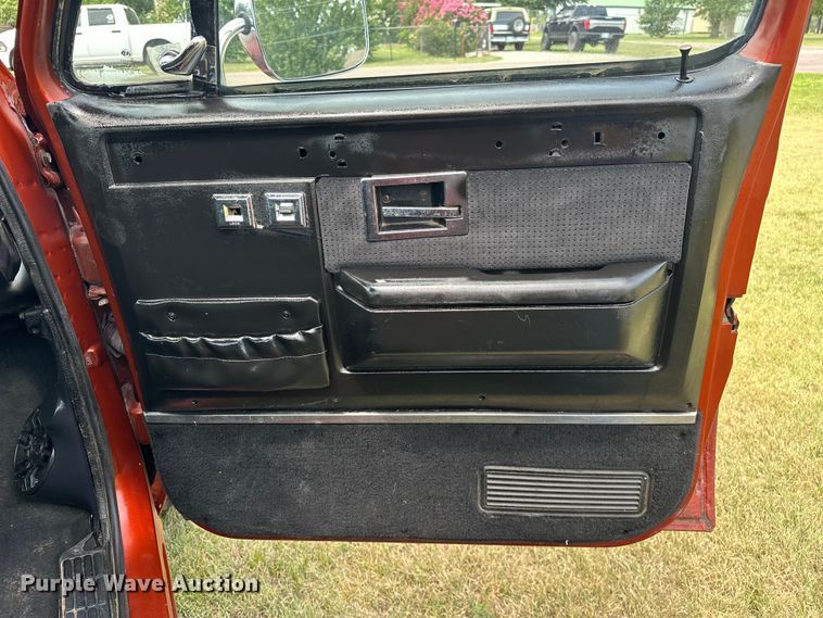 image for item EJ4476 1986 Chevrolet  C10 pickup truck