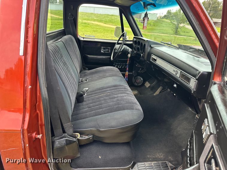 image for item EJ4476 1986 Chevrolet  C10 pickup truck