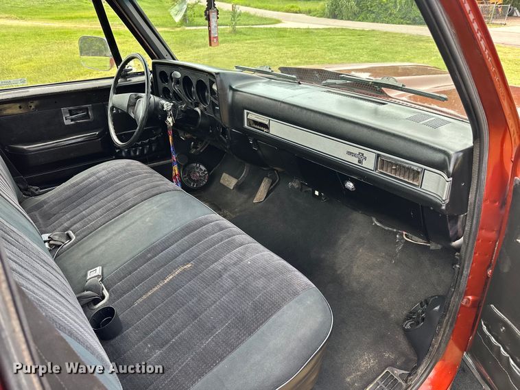 image for item EJ4476 1986 Chevrolet  C10 pickup truck