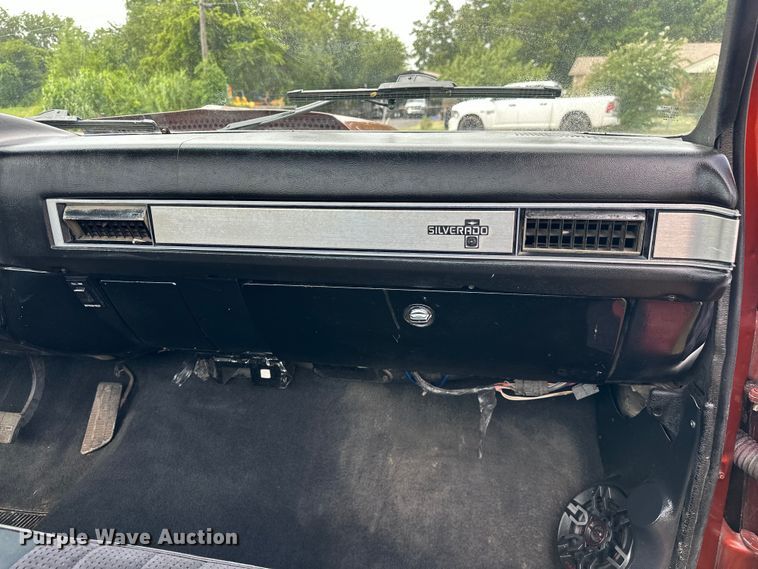 image for item EJ4476 1986 Chevrolet  C10 pickup truck