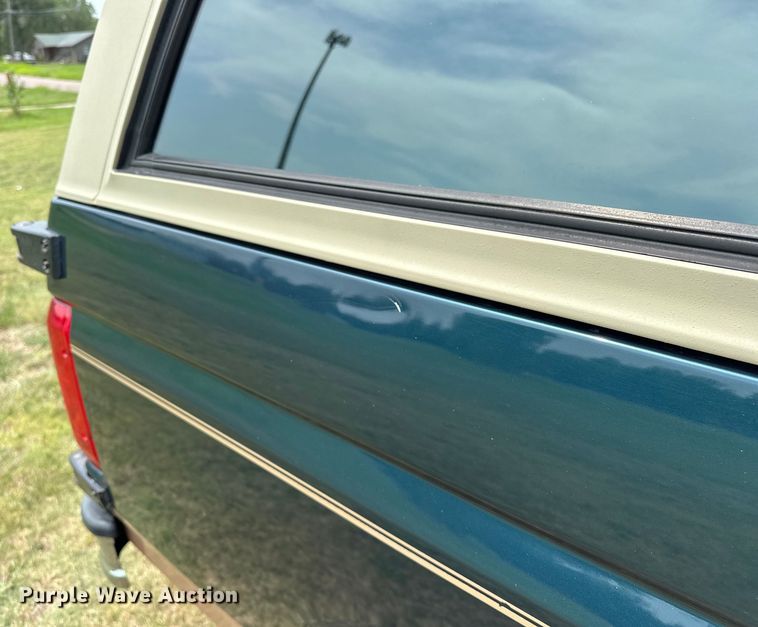 image for item EJ4477 1995 Ford Bronco  SUV