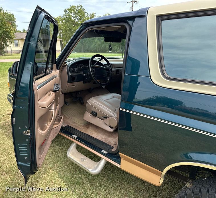 image for item EJ4477 1995 Ford Bronco  SUV