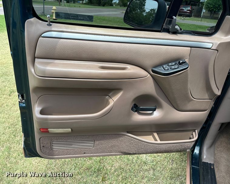 image for item EJ4477 1995 Ford Bronco  SUV