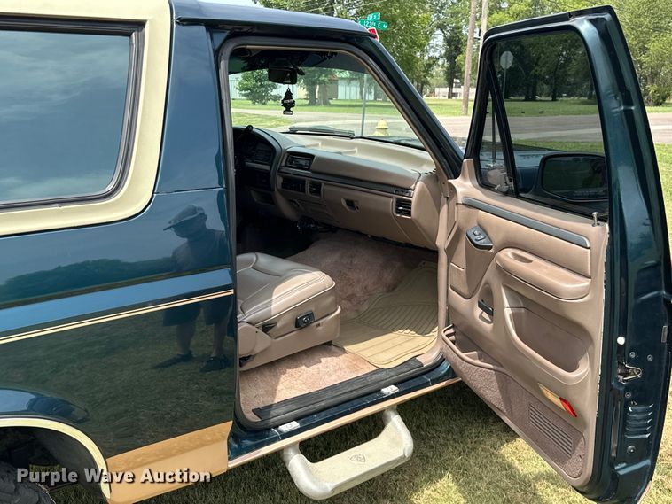 image for item EJ4477 1995 Ford Bronco  SUV