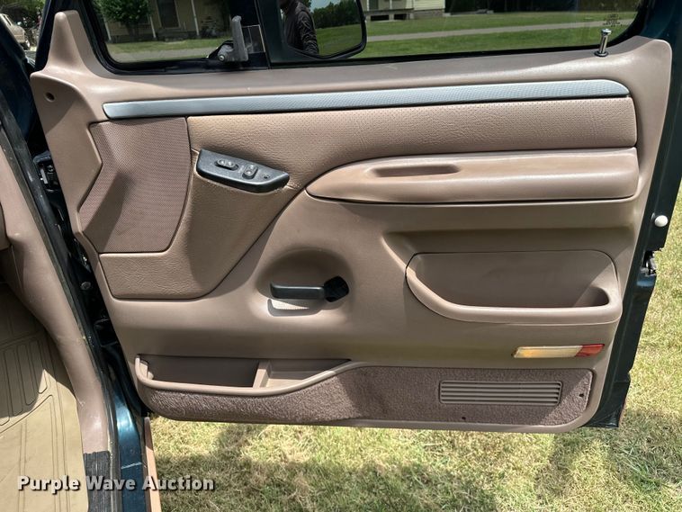 image for item EJ4477 1995 Ford Bronco  SUV