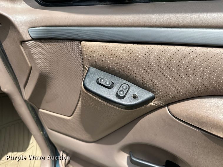 image for item EJ4477 1995 Ford Bronco  SUV