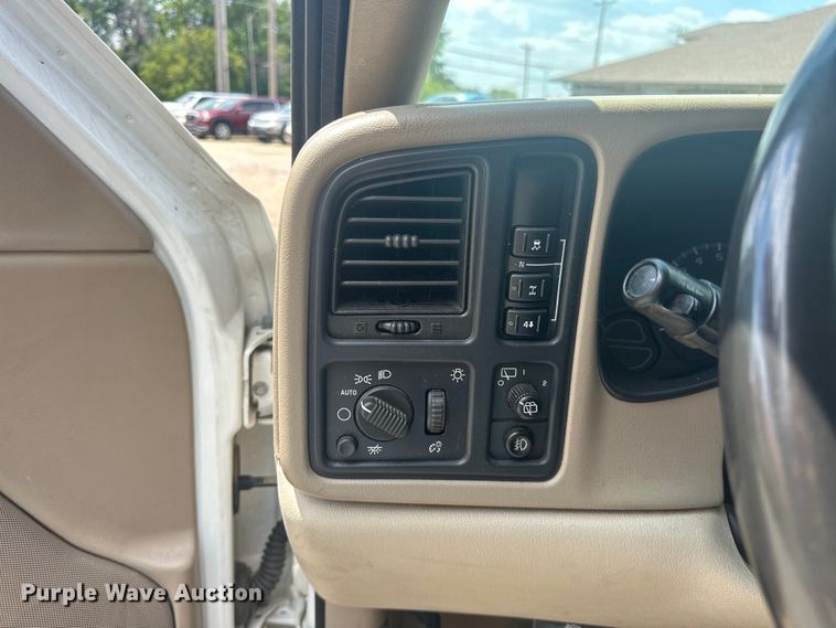 image for item EJ4485 2004 GMC Yukon 1500 SUV