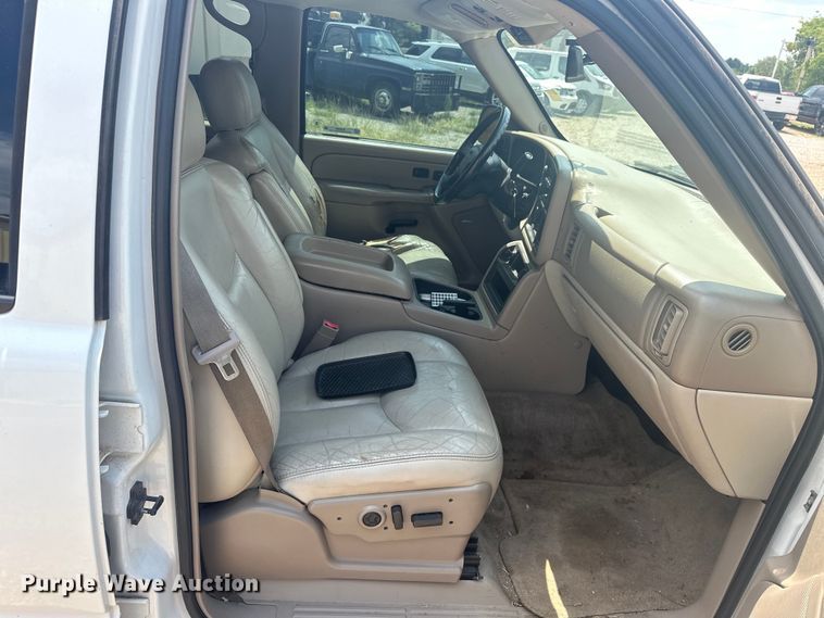 image for item EJ4485 2004 GMC Yukon 1500 SUV