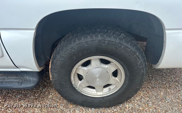 image for item EJ4485 2004 GMC Yukon 1500 SUV